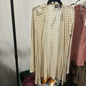 New from Buckle long sleeve knit white wait card